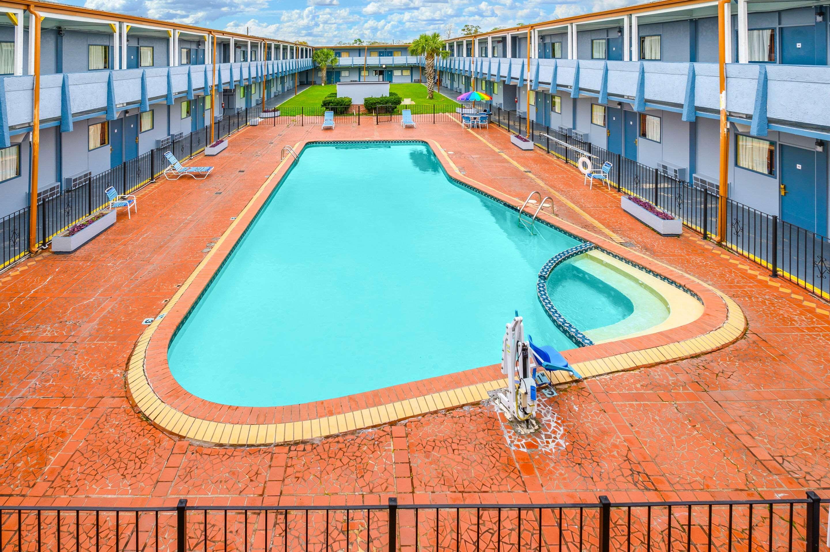 Rodeway Inn Metairie Exterior photo